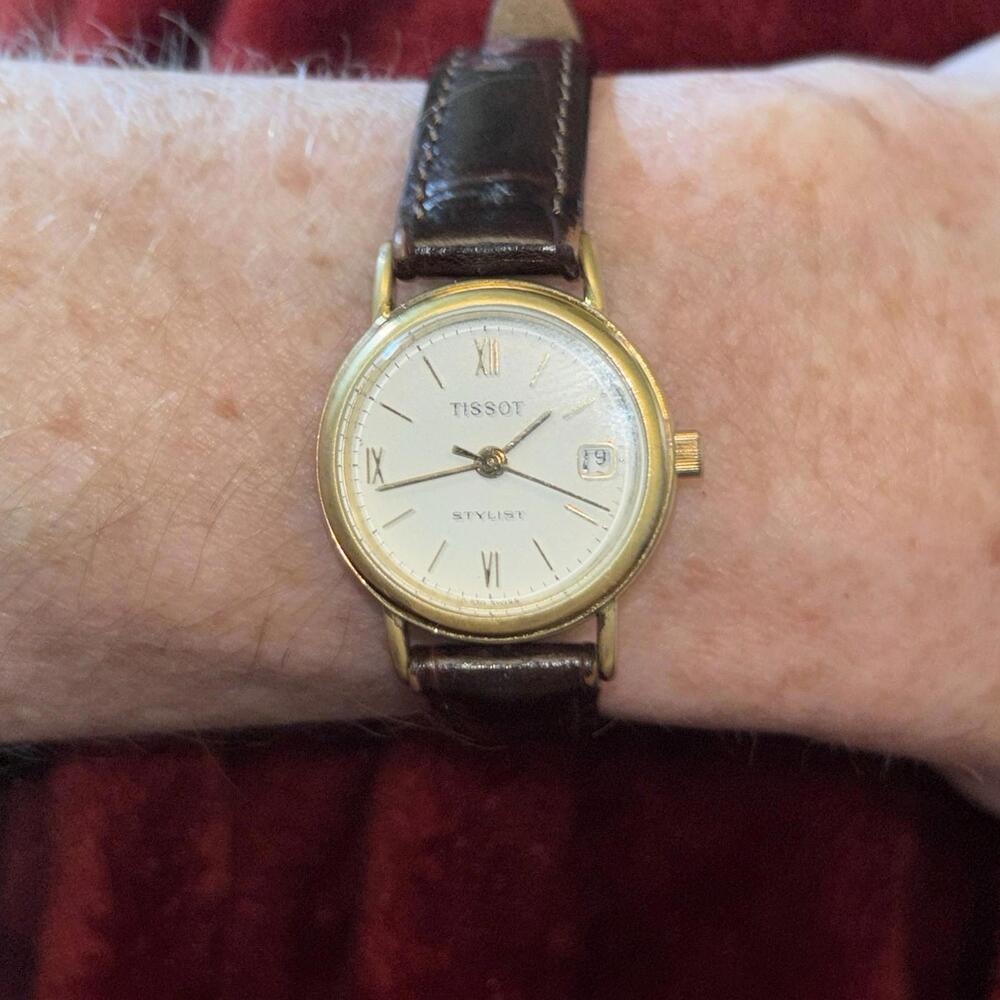 Elegant Classic Tissot Stylist Gold Plate Women’s Date Quartz Model C230 - Picture 10 of 10